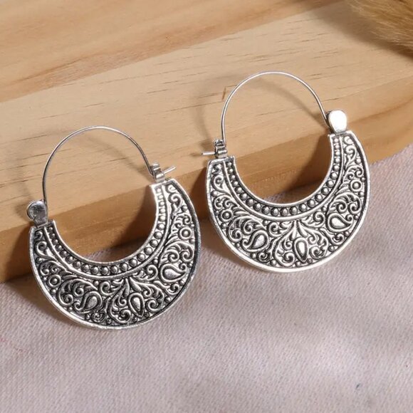 New Silver Plated Carved Pattern Hoop Earrings Bohemian Ethnic Style - Picture 2 of 3